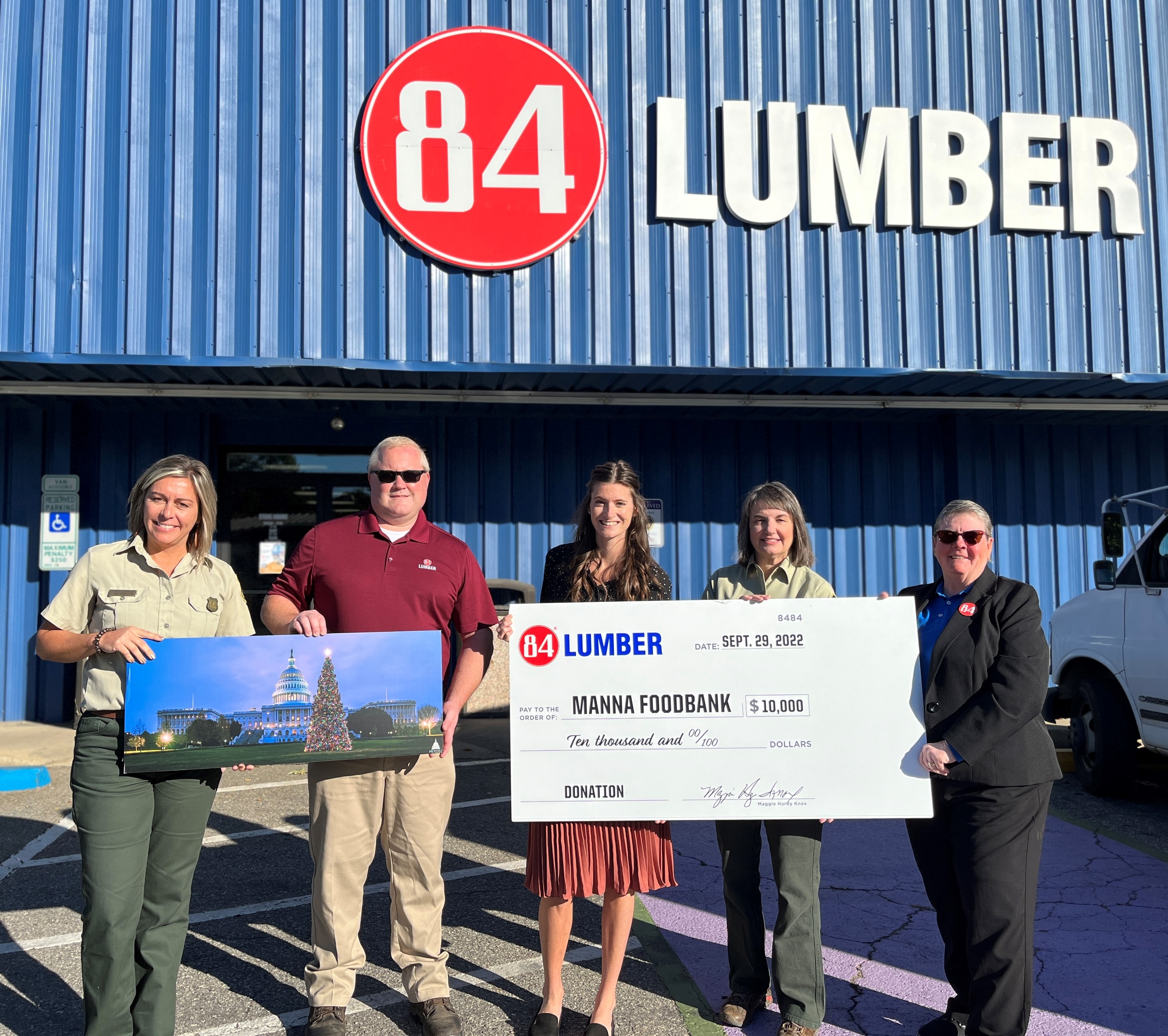 84 Lumber Donates $10,000 to MANNA FoodBank in Asheville, NC